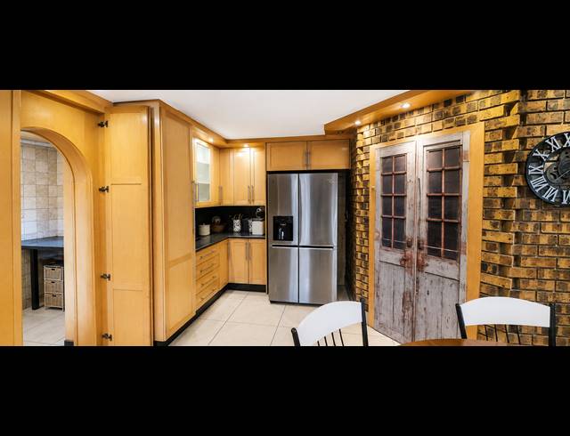 6 BEDROOM HOUSE FOR SALE IN SUNWARD PARK